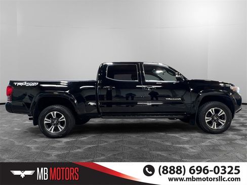 Used 2017 Toyota Tacoma TRD Sport image 2