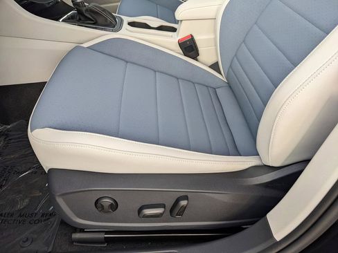 New 2026 Volkswagen Jetta SE FWD image 14