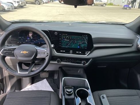 Used 2026 Chevrolet Equinox LT AWD/4WD image 22