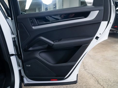 Used 2024 Porsche Cayenne Turbo image 26