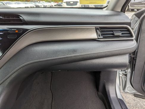 Used 2020 Toyota Camry SE image 30