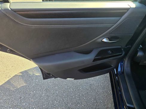 Used 2024 Lexus ES 300h w/ Premium Package image 18