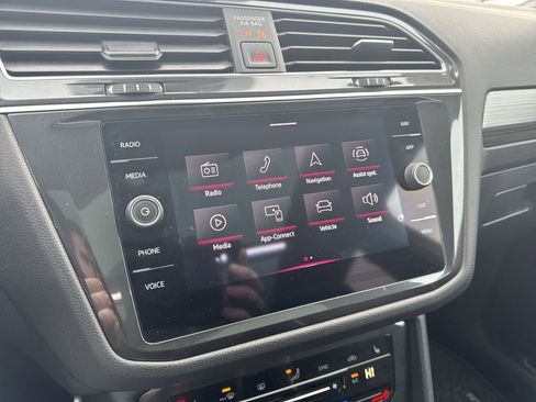 Certified 2022 Volkswagen Tiguan SEL R-Line image 14