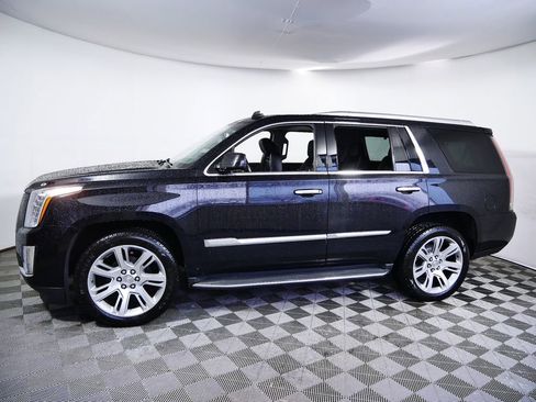 Used 2015 Cadillac Escalade Luxury image 6