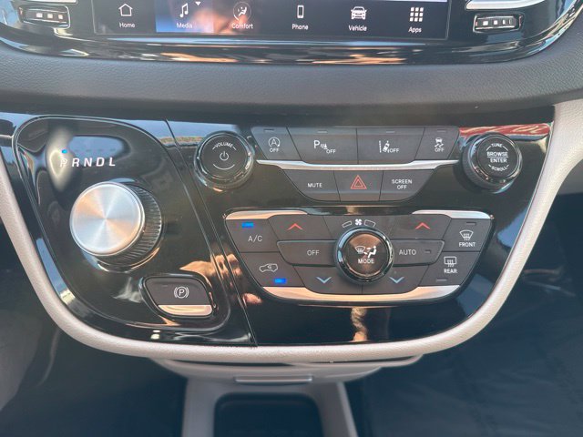 Certified 2024 Chrysler Pacifica Touring-L FWD image 18