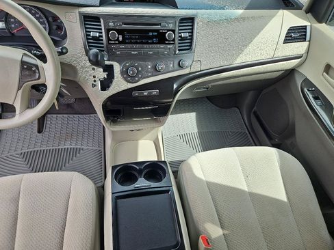 Used 2011 Toyota Sienna LE FWD image 23