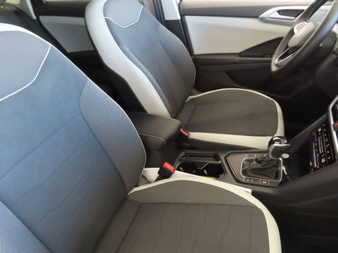 New 2026 Volkswagen Taos SE FWD image 25