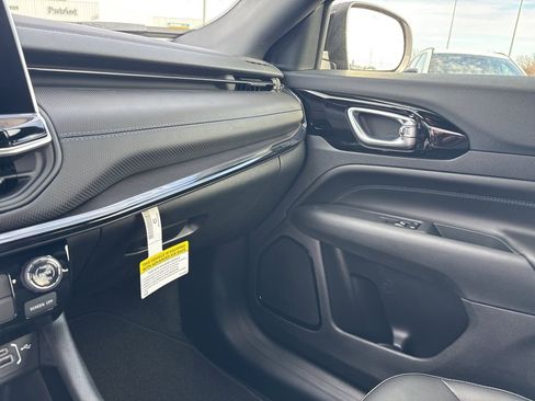 New 2026 Jeep Compass Latitude image 17