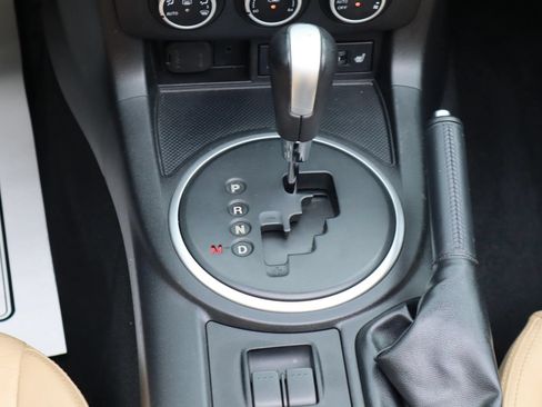 Used 2009 MAZDA MX-5 Miata Grand Touring RWD image 17