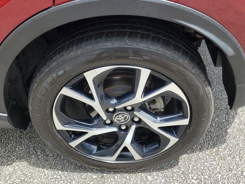 Used 2018 Toyota C-HR XLE image 7