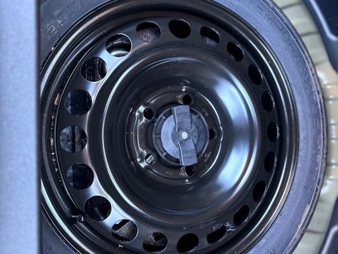 Used 2018 Chevrolet Equinox LS FWD image 34