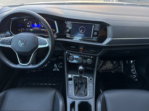 Used 2024 Volkswagen Jetta SE FWD image 10