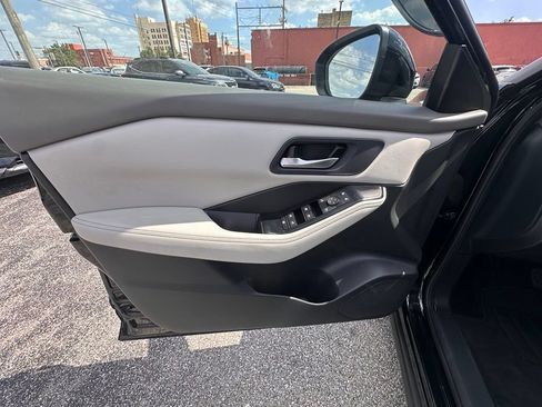 Certified 2025 Nissan Rogue SV FWD image 14