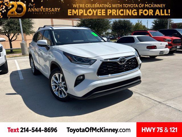 Used 2023 Toyota Highlander Limited AWD/4WD image 1