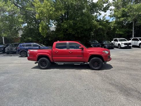 Used 2022 Toyota Tacoma TRD Sport w/ Technology Package AWD/4WD image 4