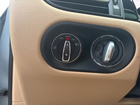 Used 2021 Porsche Macan image 42