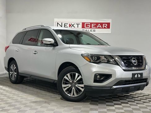 Used 2017 Nissan Pathfinder SV image 1
