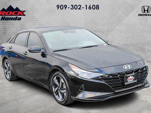 Used 2023 Hyundai Elantra SEL w/ Convenience Package FWD image 3