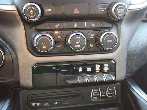 Used 2019 RAM 1500 Big Horn AWD/4WD image 20