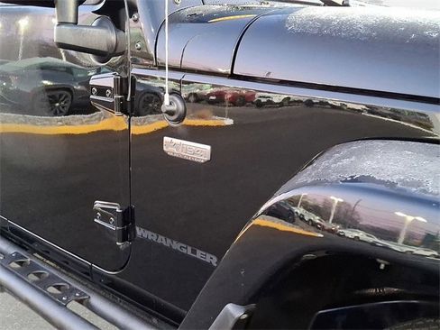 Used 2016 Jeep Wrangler Sahara image 14