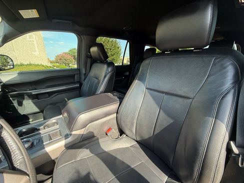 Used 2018 Ford Expedition XLT w/ Equipment Group 201A RWD image 10