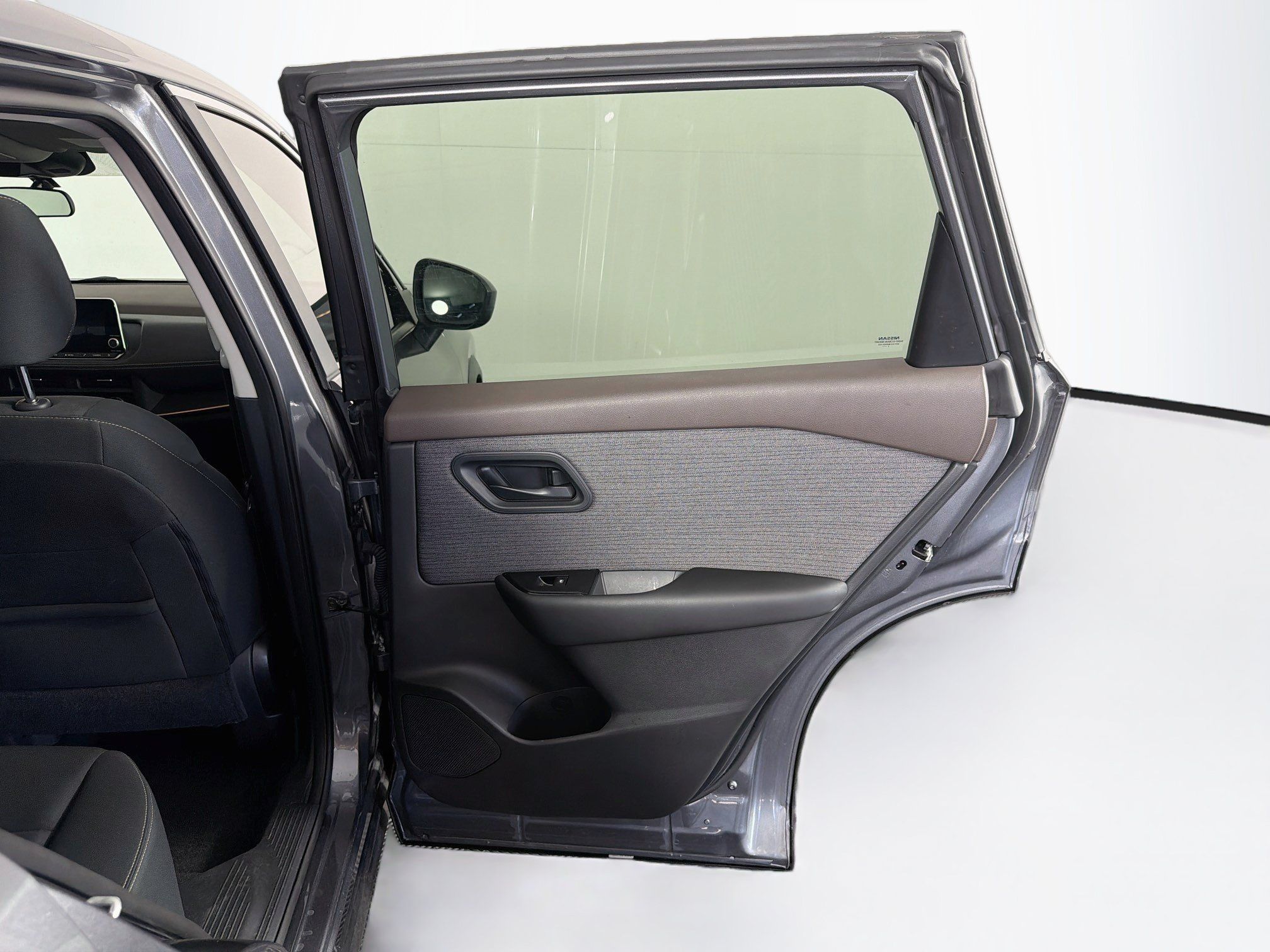 Used 2023 Nissan Rogue S FWD image 31