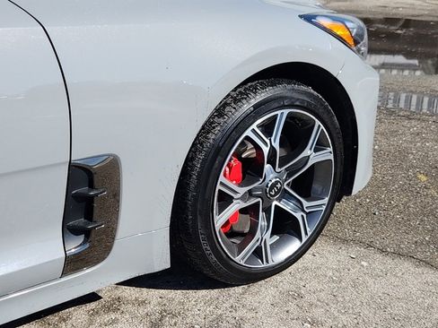 Used 2018 Kia Stinger GT2 image 5