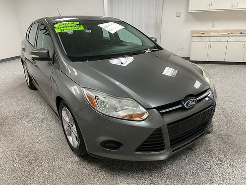 Used 2014 Ford Focus SE w/ SE Winter Package image 3