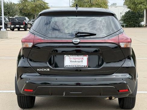 Used 2022 Nissan Kicks S FWD image 2