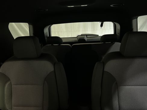Used 2023 Chevrolet Traverse LT FWD image 18