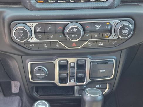 Certified 2021 Jeep Gladiator Overland AWD/4WD image 20
