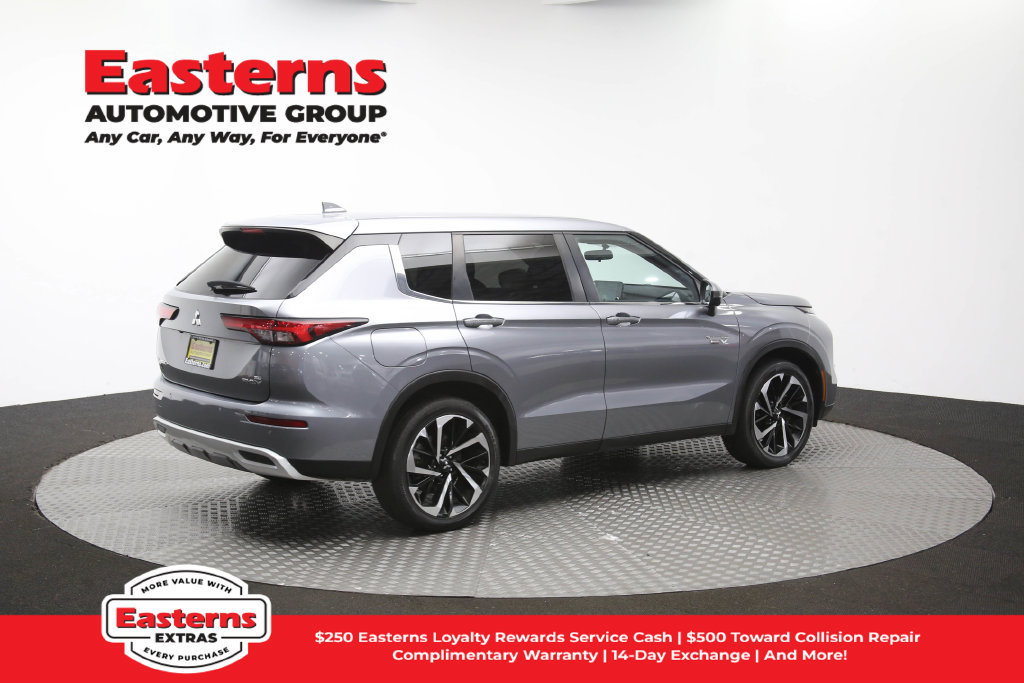 Used 2023 Mitsubishi Outlander SE AWD/4WD image 43