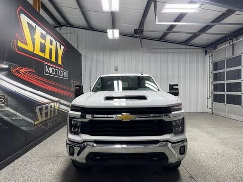 Used 2025 Chevrolet Silverado 2500 LT AWD/4WD image 21