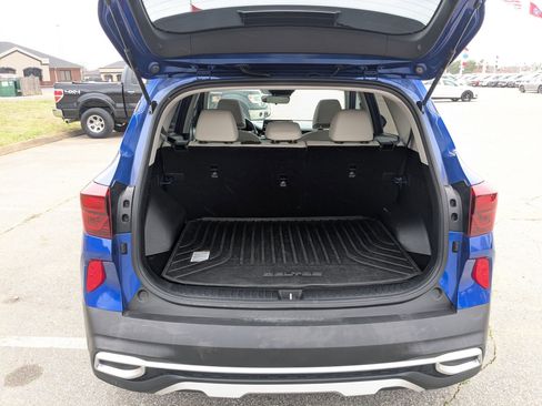 Certified 2021 Kia Seltos EX image 3