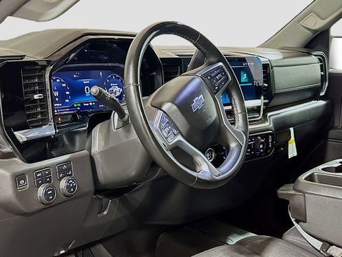 Used 2024 Chevrolet Silverado 1500 LT Trail Boss w/ LPO, Dark Essentials Package AWD/4WD image 7