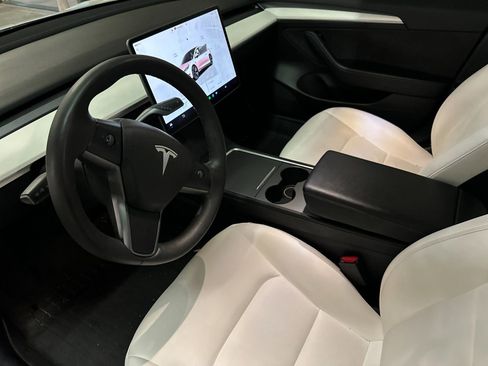 Used 2022 Tesla Model 3 image 2