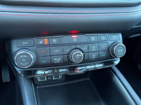 Used 2024 Dodge Durango GT image 12