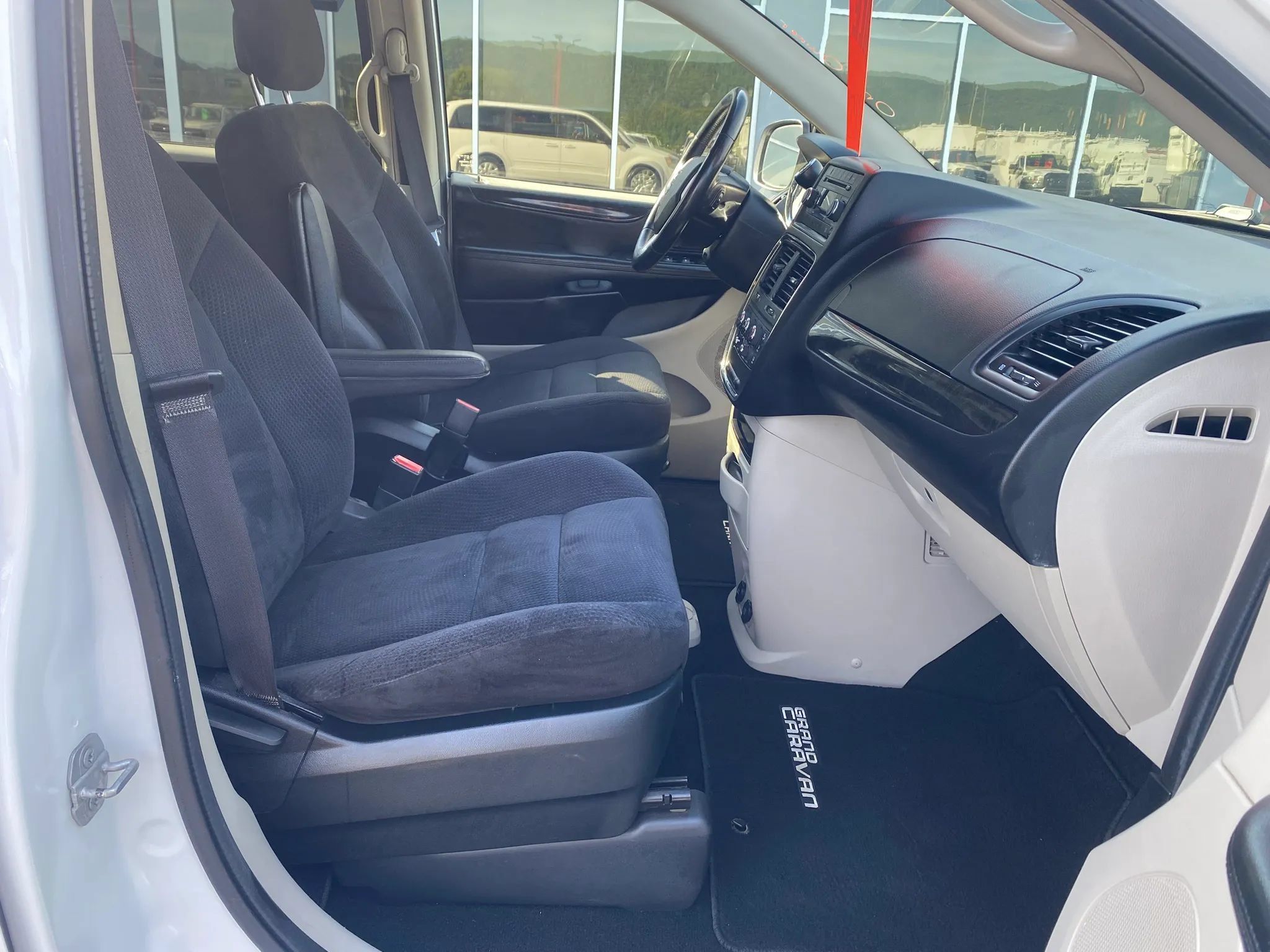 Used 2015 Dodge Grand Caravan SE w/ Quick Order Package 29E SE FWD image 21