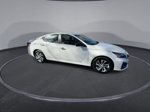 Used 2024 Nissan Altima 2.5 S image 3