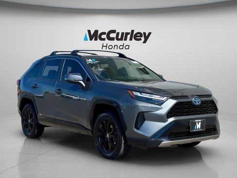 Used 2023 Toyota RAV4 SE w/ SE Grade Weather Package AWD/4WD image 1