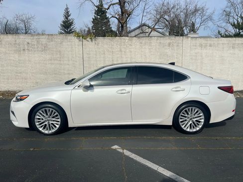 Used 2017 Lexus ES 350 w/ Luxury Package image 5