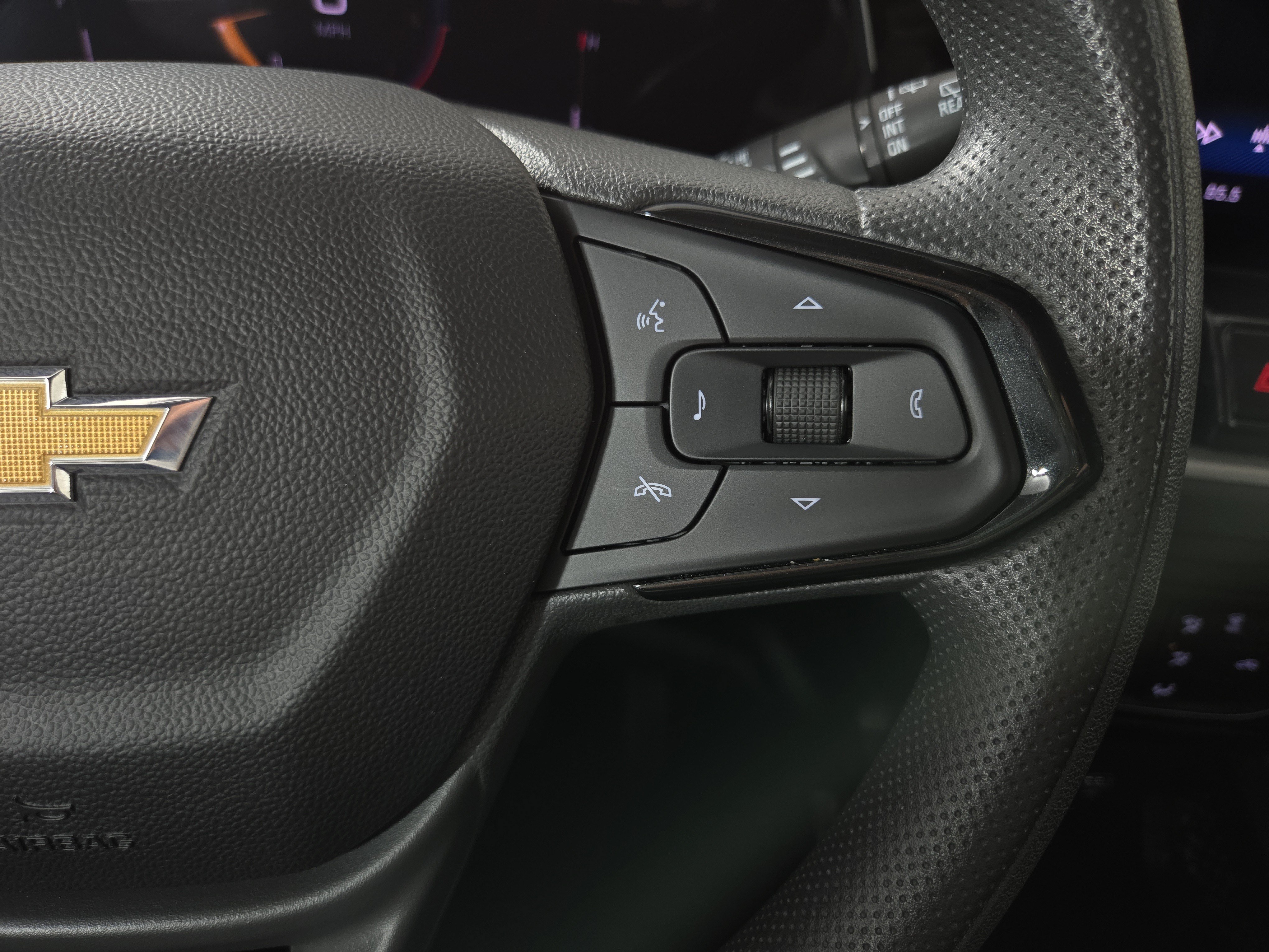 Used 2025 Chevrolet TrailBlazer LT AWD/4WD image 16
