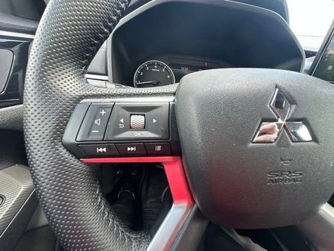 Used 2025 Mitsubishi Outlander SE AWD/4WD image 22