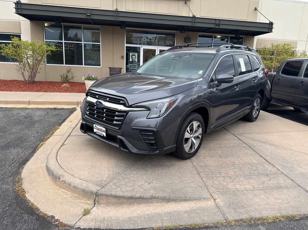 Used 2023 Subaru Ascent Premium w/ Convenience Package AWD/4WD image 2