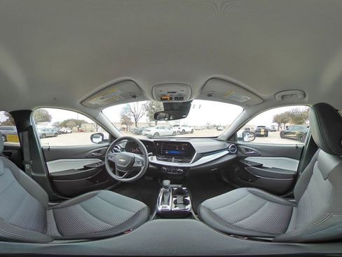 Used 2025 Chevrolet Trax LT image 42