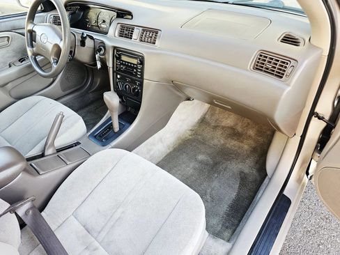 Used 2001 Toyota Camry LE image 11