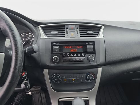 Used 2015 Nissan Sentra S image 19