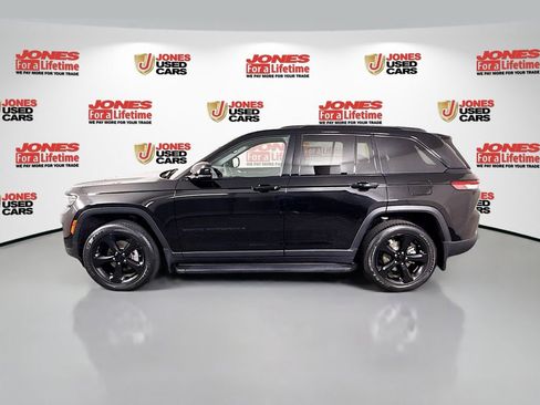 Used 2023 Jeep Grand Cherokee Altitude image 13
