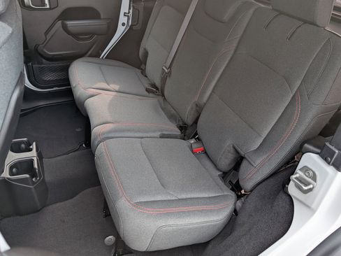 Used 2024 Jeep Wrangler Rubicon image 16