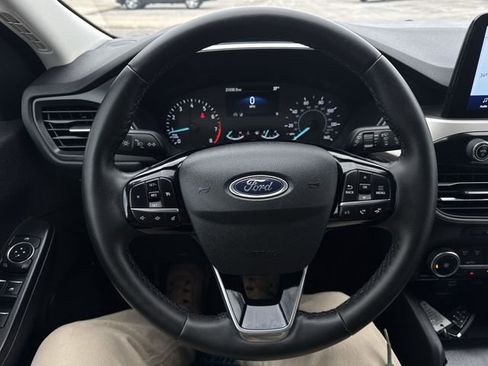 Used 2022 Ford Escape SE w/ Cold Weather Package FWD image 18